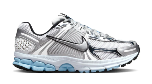 Nike Zoom Vomero 5 with fluffy laces